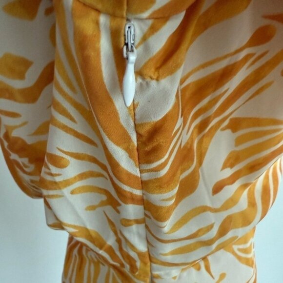 LILLY’S KLOSET Pattern Wrap Dress - Picture 9 of 10